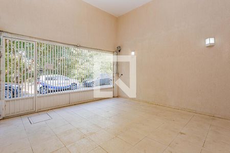 Casa à venda com 216m², 4 quartos e 2 vagas Casa à venda com 216m², 4 quartos e 2 vagasGaragem