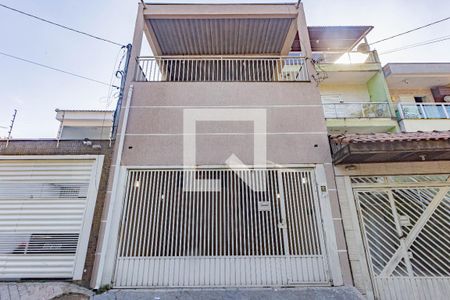 Casa à venda com 216m², 4 quartos e 2 vagas Casa à venda com 216m², 4 quartos e 2 vagasFachada