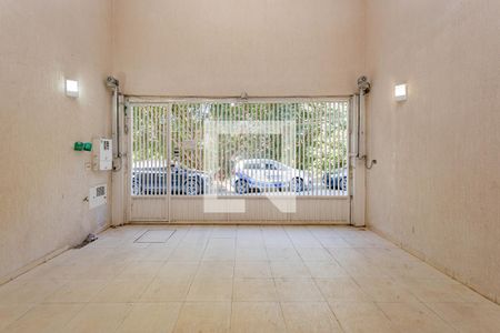 Casa à venda com 216m², 4 quartos e 2 vagas Casa à venda com 216m², 4 quartos e 2 vagasGaragem