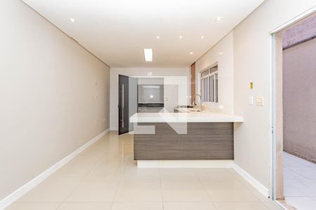 Casa à venda com 216m², 4 quartos e 2 vagas Casa à venda com 216m², 4 quartos e 2 vagasCozinha