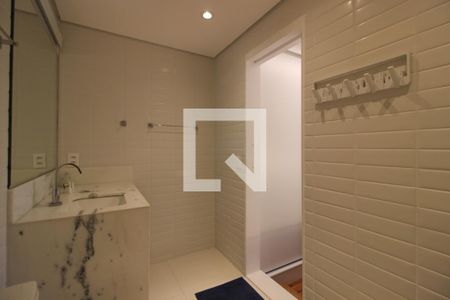 Banheiro de kitnet/studio para alugar com 1 quarto, 40m² em Sumarezinho, São Paulo