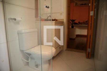 Casa à venda com 239m², 3 quartos e 4 vagasBanheiro da Suíte 2