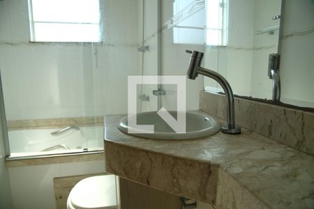 Casa à venda com 239m², 3 quartos e 4 vagasBanheiro da Suíte 1