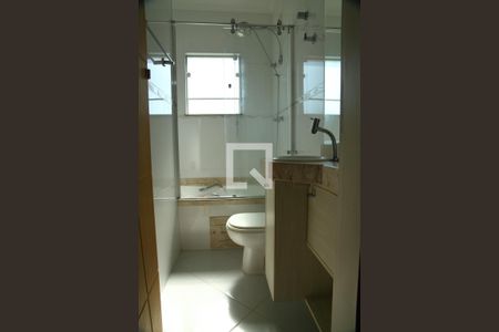 Casa à venda com 239m², 3 quartos e 4 vagasBanheiro da Suíte 1