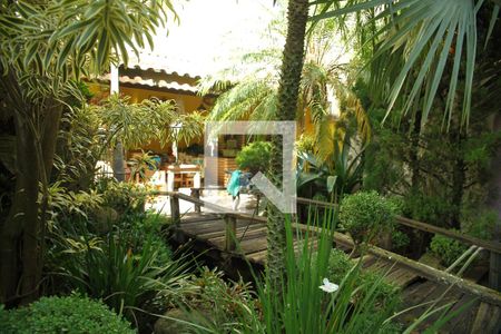 Casa à venda com 239m², 3 quartos e 4 vagasQuintal/ área verde