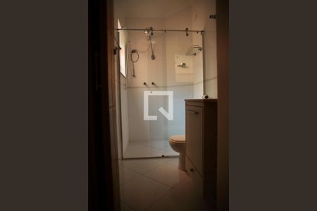 Casa à venda com 239m², 3 quartos e 4 vagasBanheiro da Suíte 2