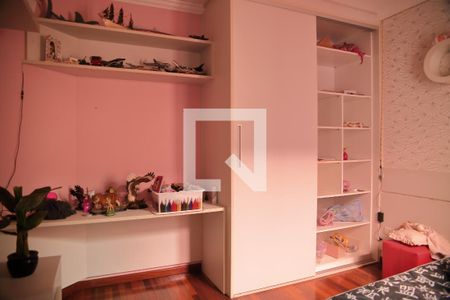 Casa à venda com 239m², 3 quartos e 4 vagasSuíte 2