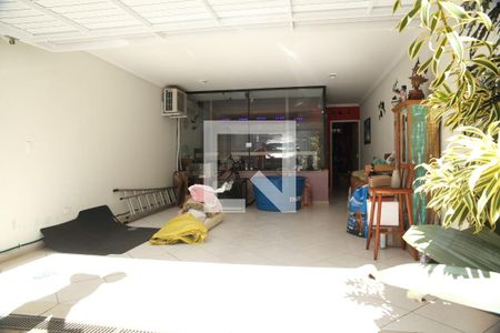 Casa à venda com 239m², 3 quartos e 4 vagasGaragem