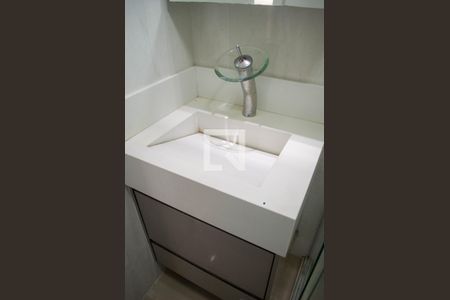 Apartamento à venda com 63m², 3 quartos e 2 vagas Apartamento à venda com 63m², 3 quartos e 2 vagasBanheiro 1