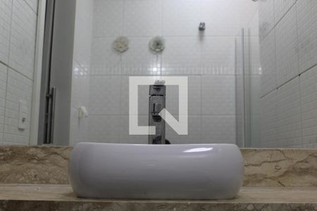 Banheiro de casa de condomínio para alugar com 2 quartos, 79m² em Jardim Colibri, Cotia