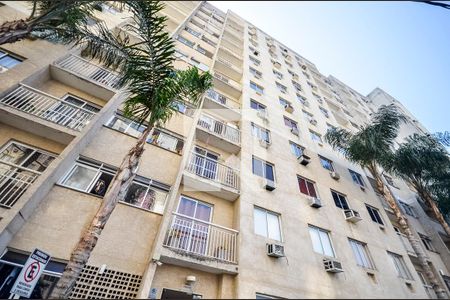 Apartamento à venda com 48m², 2 quartos e 1 vaga Apartamento à venda com 48m², 2 quartos e 1 vagaFachada do bloco