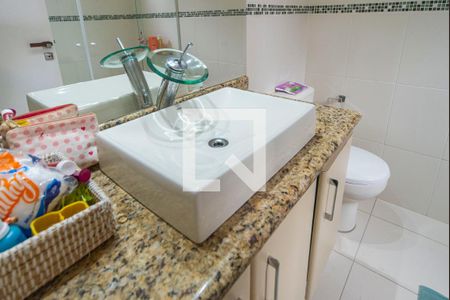 Apartamento à venda com 110m², 3 quartos e 2 vagasBanheiro do Quarto 2