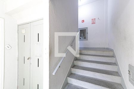 Apartamento à venda com 50m², 2 quartos e 2 vagas Apartamento à venda com 50m², 2 quartos e 2 vagasEscada
