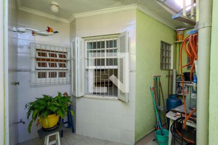 Casa para alugar com 112m², 2 quartos e 3 vagas Casa para alugar com 112m², 2 quartos e 3 vagasCorredor lateral