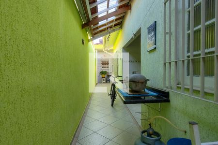 Casa para alugar com 112m², 2 quartos e 3 vagas Casa para alugar com 112m², 2 quartos e 3 vagasCorredor lateral