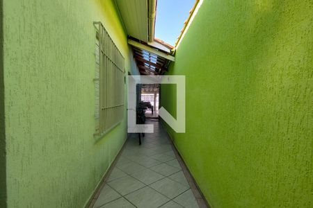 Casa para alugar com 112m², 2 quartos e 3 vagas Casa para alugar com 112m², 2 quartos e 3 vagasCorredor lateral