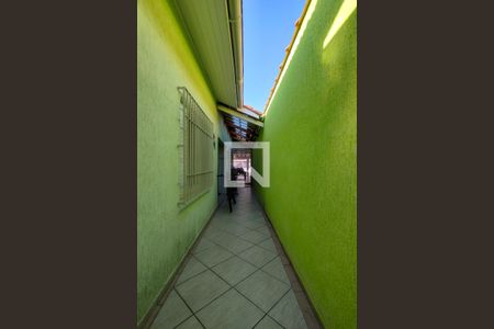 Casa para alugar com 112m², 2 quartos e 3 vagas Casa para alugar com 112m², 2 quartos e 3 vagasCorredor lateral