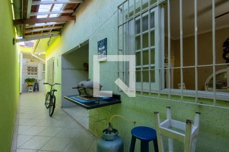 Casa para alugar com 112m², 2 quartos e 3 vagas Casa para alugar com 112m², 2 quartos e 3 vagasCorredor lateral