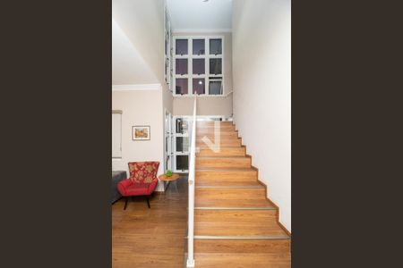 Casa à venda com 510m², 4 quartos e 7 vagasEscada