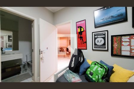 Casa de condomínio para alugar com 230m², 4 quartos e 3 vagasEscritório