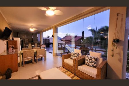 Casa de condomínio para alugar com 230m², 4 quartos e 3 vagasÁrea gourmet