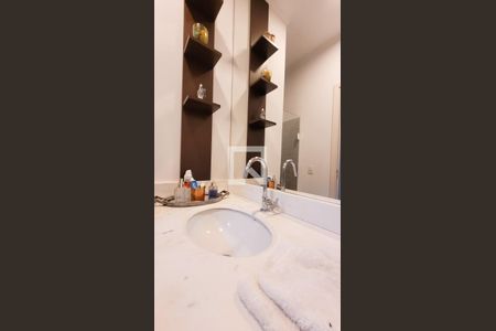 Casa de condomínio para alugar com 230m², 4 quartos e 3 vagasLavabo