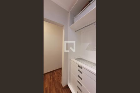 Casa de condomínio para alugar com 230m², 4 quartos e 3 vagasCloset da suíte master