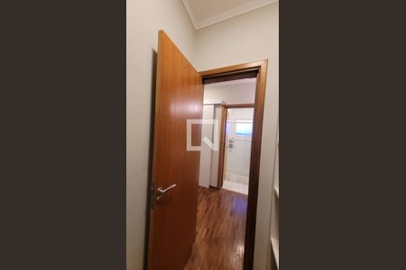 Casa de condomínio para alugar com 230m², 4 quartos e 3 vagasBanheiro da Suíte