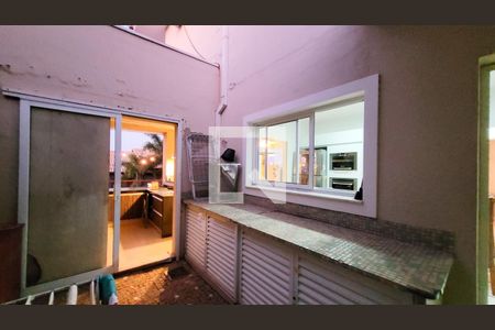 Casa de condomínio para alugar com 230m², 4 quartos e 3 vagasLavanderia