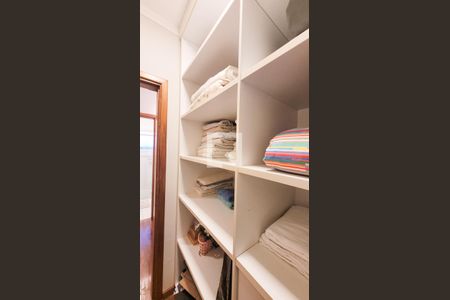 Casa de condomínio para alugar com 230m², 4 quartos e 3 vagasCloset da suíte