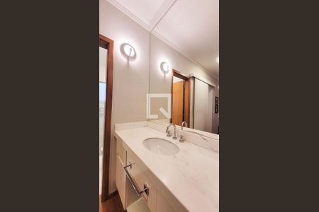 Casa de condomínio para alugar com 230m², 4 quartos e 3 vagasBanheiro suite master