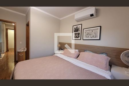 Casa de condomínio para alugar com 230m², 4 quartos e 3 vagasSuíte