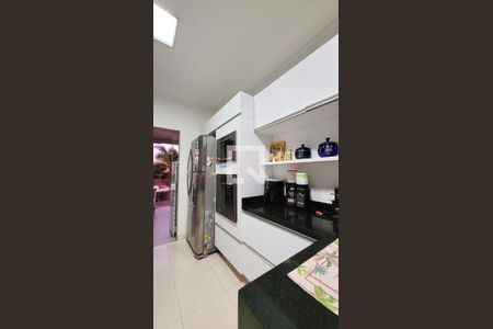 Casa de condomínio para alugar com 230m², 4 quartos e 3 vagasCozinha