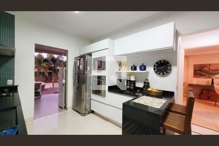 Casa de condomínio para alugar com 230m², 4 quartos e 3 vagasCozinha