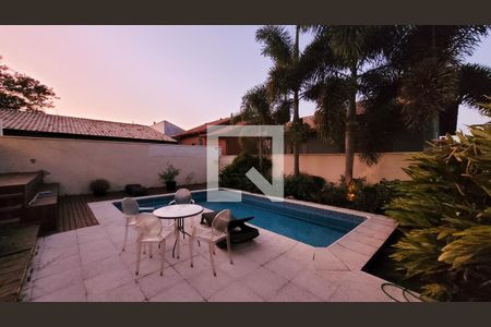 Casa de condomínio para alugar com 230m², 4 quartos e 3 vagasPiscina