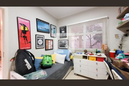 Casa de condomínio para alugar com 230m², 4 quartos e 3 vagasEscritório