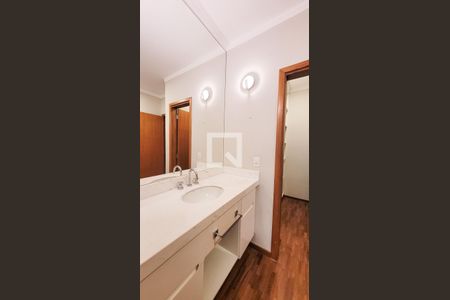 Casa de condomínio para alugar com 230m², 4 quartos e 3 vagasBanheiro suite master