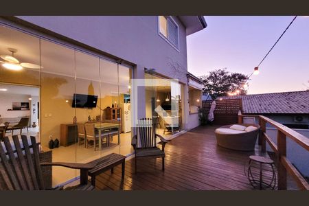 Casa de condomínio para alugar com 230m², 4 quartos e 3 vagasdeck