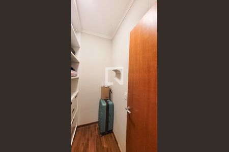Casa de condomínio para alugar com 230m², 4 quartos e 3 vagascloset