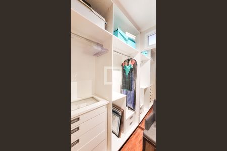 Casa de condomínio para alugar com 230m², 4 quartos e 3 vagasCloset da suíte master