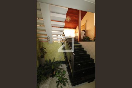 Casa à venda com 400m², 4 quartos e 4 vagasEscada