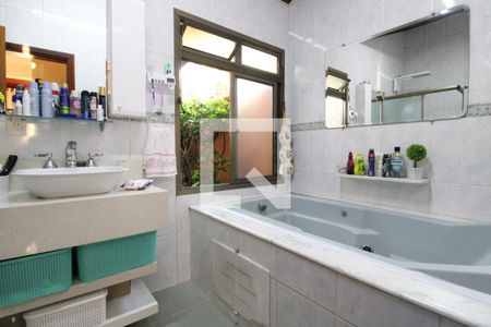 Casa à venda com 400m², 4 quartos e 4 vagasBanheiro da Suíte