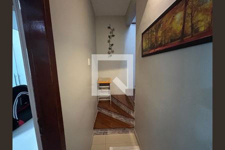 Casa de condomínio à venda com 68m², 2 quartos e 1 vagaEscada para o terraço