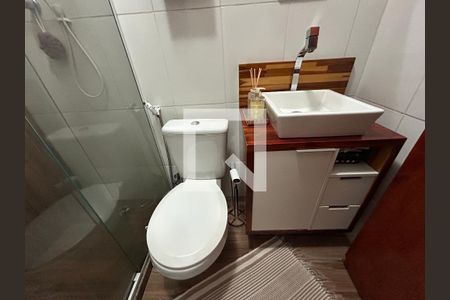 Casa de condomínio à venda com 68m², 2 quartos e 1 vagaDetalhe do banheiro