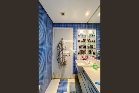 Apartamento à venda com 150m², 3 quartos e 5 vagasBanheiro Quarto 2 - Suíte