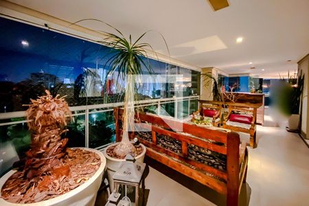 Apartamento à venda com 150m², 3 quartos e 5 vagasVaranda