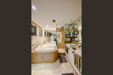 Apartamento à venda com 150m², 3 quartos e 5 vagasBanheiro Quarto 1 - Suíte Master