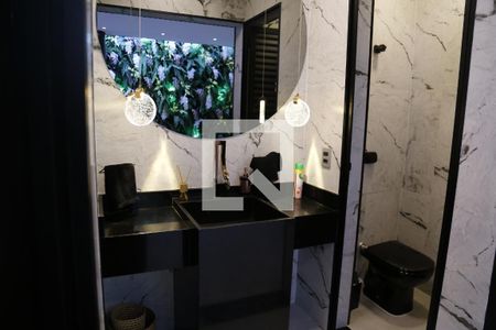 Casa de condomínio à venda com 350m², 3 quartos e 4 vagasBanheiro de Serviço