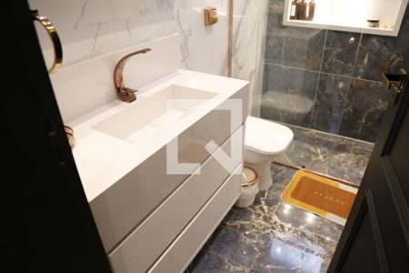 Casa de condomínio à venda com 350m², 3 quartos e 4 vagasBanheiro da Suíte 2