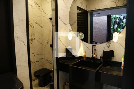 Casa de condomínio à venda com 350m², 3 quartos e 4 vagasBanheiro de Serviço